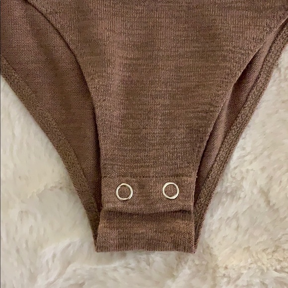 Forever 21 v-neck bodysuit - Picture 5 of 5